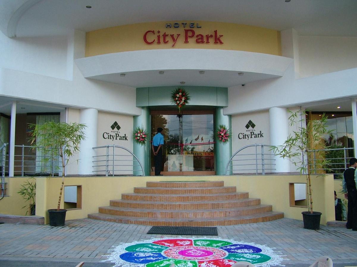 Hotel City Park, ソーラープル エクステリア 写真